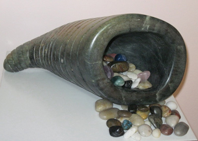 C. B.  Abondance, Steatite du Quebec et pierres multiples,36 x16x16 cm.